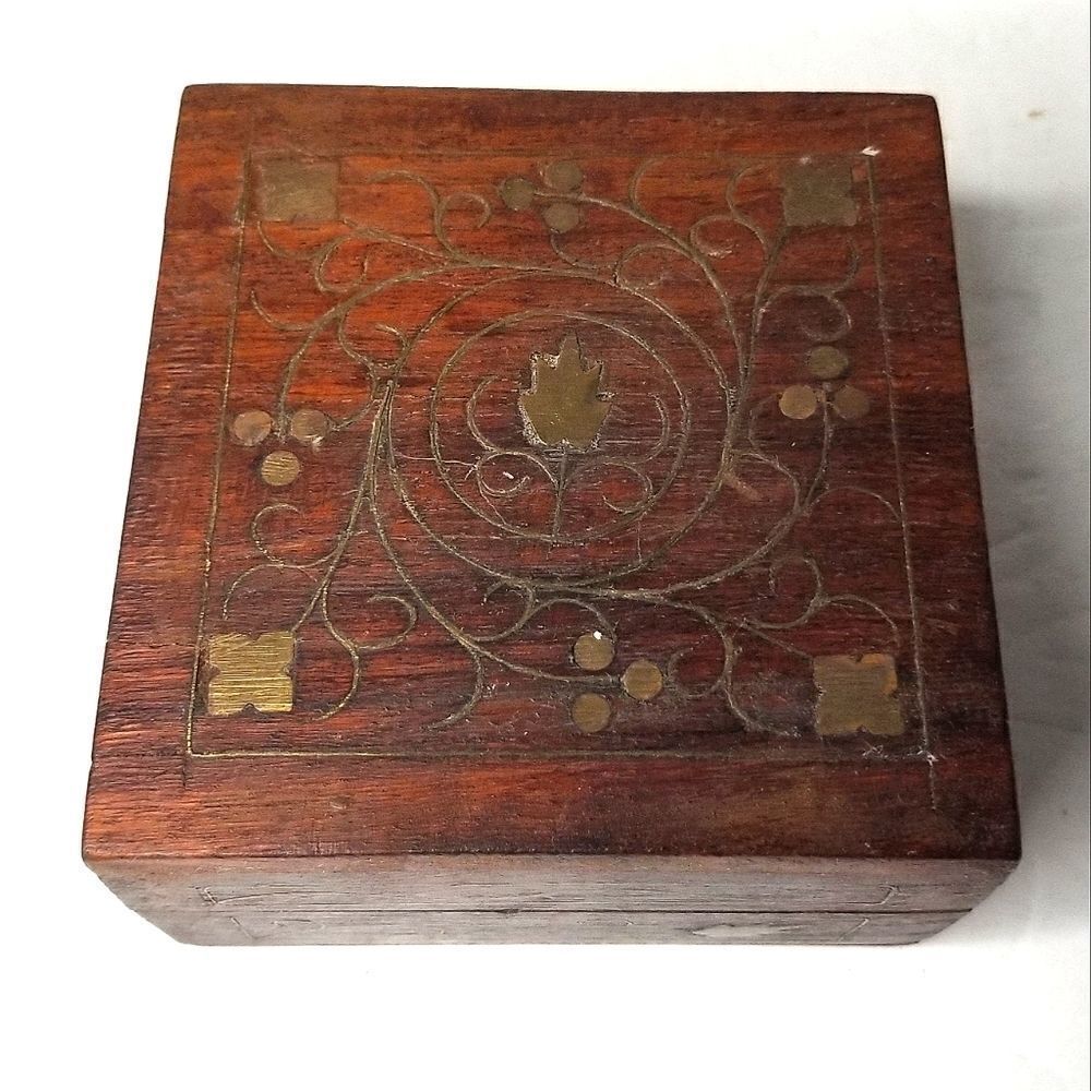 Vintage inlaid carved trinket box jewelry